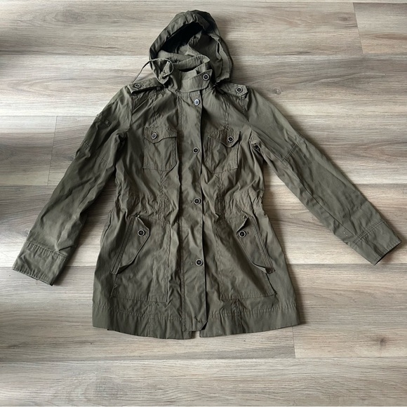 Cole Haan Women’s Olive green RainJacket with detachable Hood - Picture 4 of 13